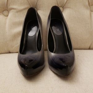 Size 6 grey ombre pump